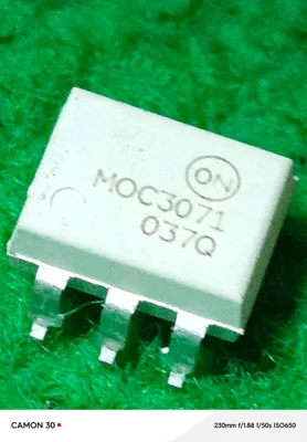 MOC3071 Optocoupler/Optocoupleur